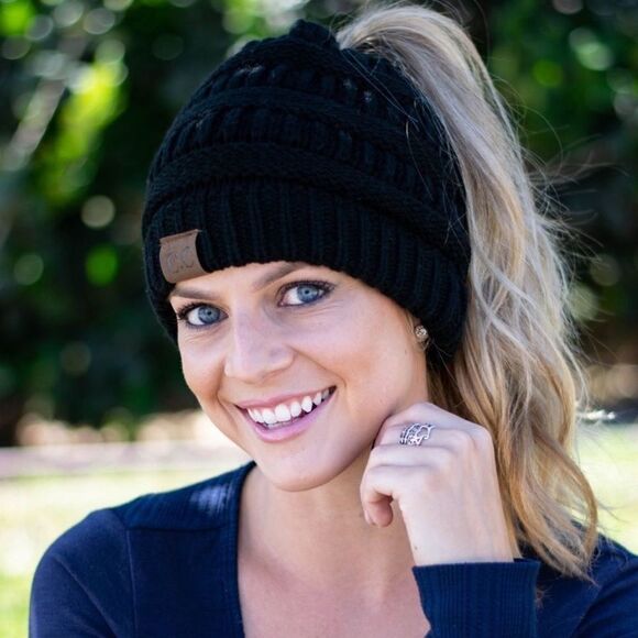 C.C Hat Women’s OS Black Ponytail Cable Knit Beanie - Picture 1 of 4